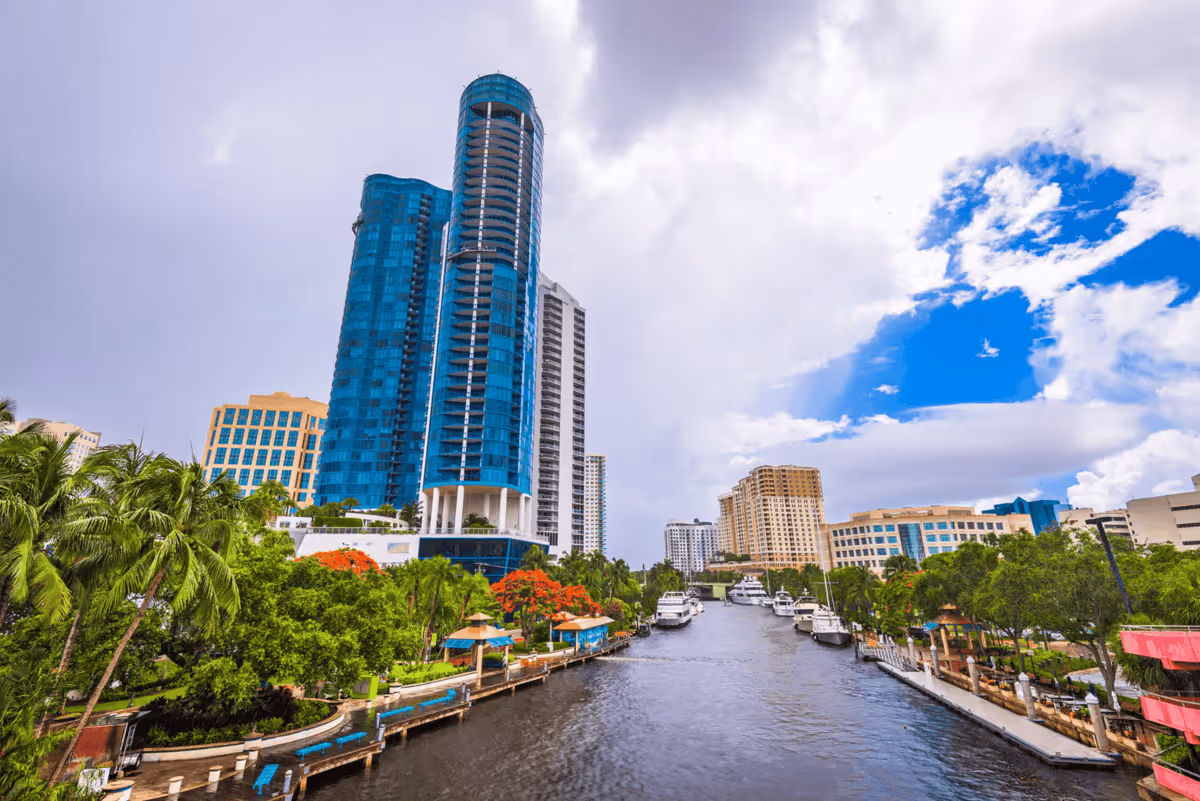 River flowing through Fort Lauderdale city skyline with high-rise buildings and boats